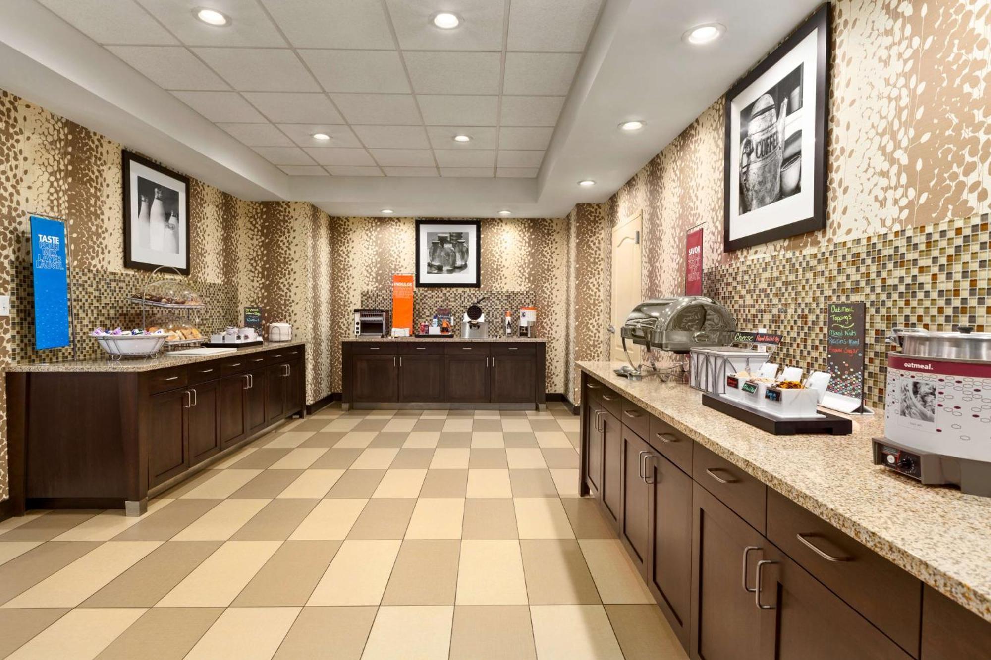 Hampton Inn Довер Экстерьер фото