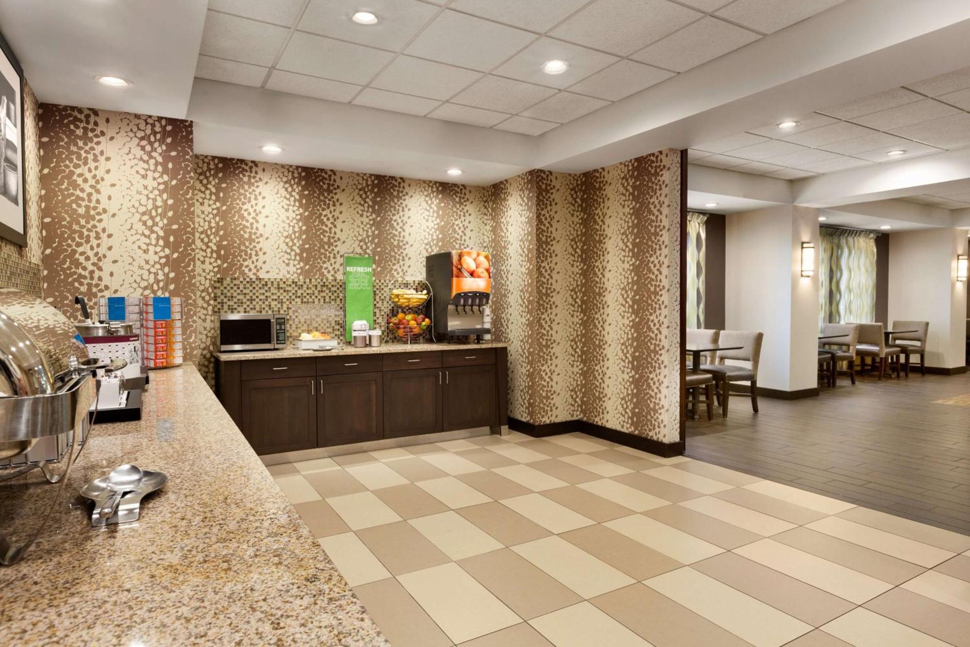 Hampton Inn Довер Экстерьер фото