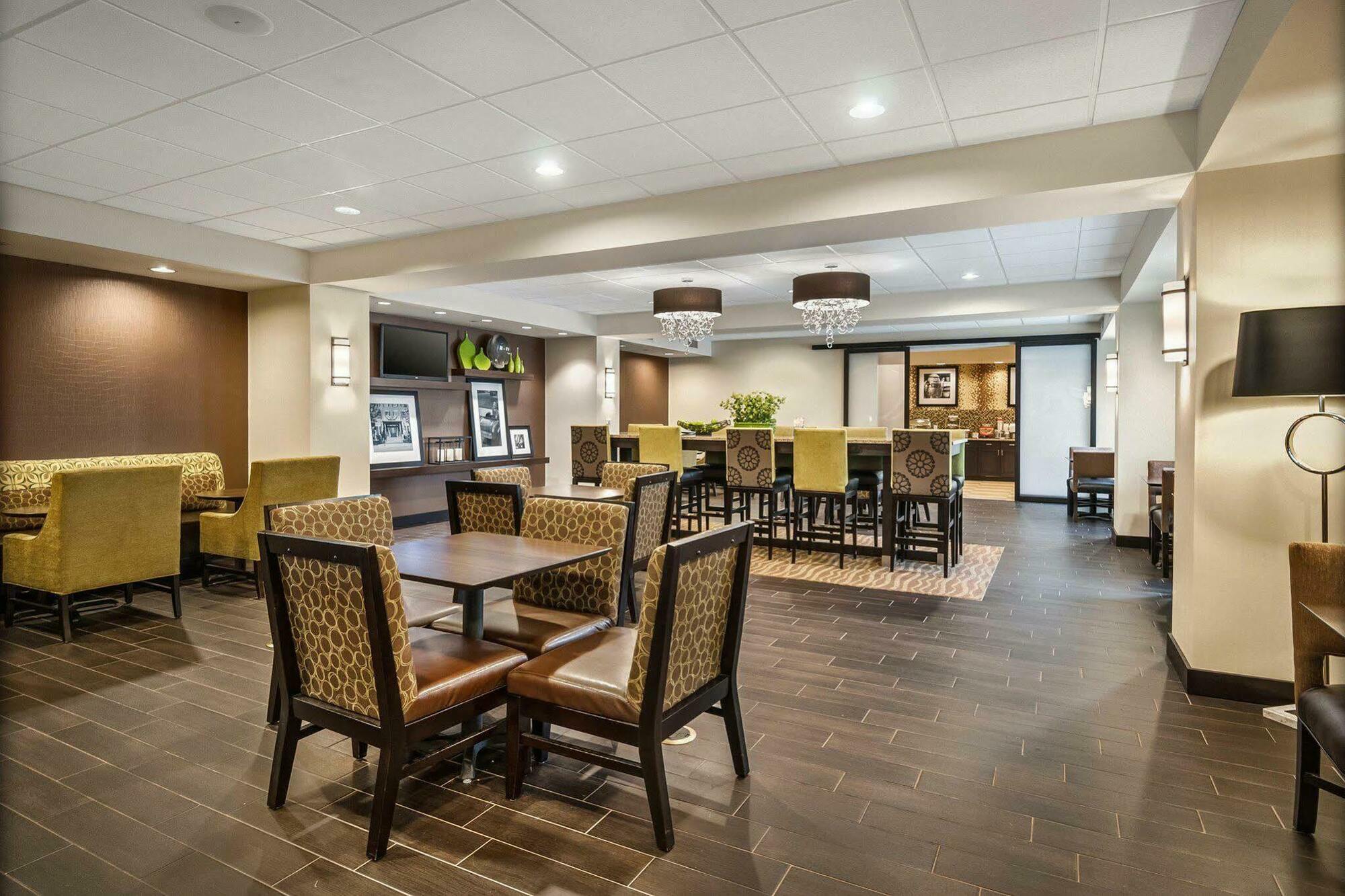 Hampton Inn Довер Экстерьер фото